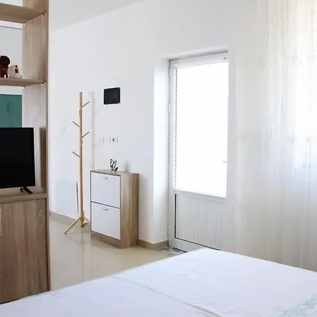 Penthouse 1-Bedroom Open Layout Pogradec Exterior photo