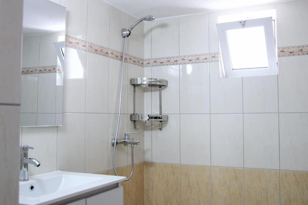 Penthouse 1-bedroom Open Layout * Pogradec
